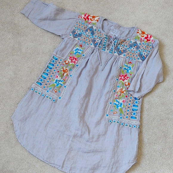 Johnny Was Tops - GUC Johnny Was grey embroidered tunic with three quarter sleeves